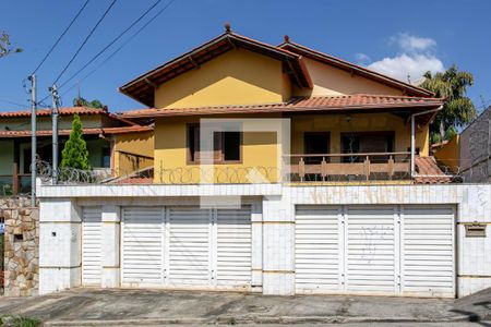 Casa à venda com 400m², 4 quartos e 4 vagas Casa à venda com 400m², 4 quartos e 4 vagasFachada