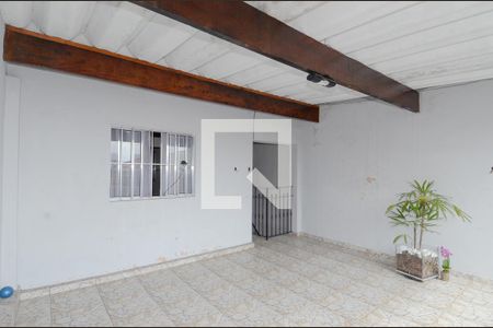 Casa à venda com 150m², 5 quartos e 2 vagas Casa à venda com 150m², 5 quartos e 2 vagasVaranda