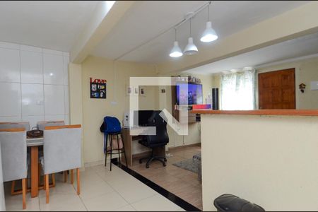 Casa à venda com 150m², 5 quartos e 2 vagas Casa à venda com 150m², 5 quartos e 2 vagasCozinha - Edícula