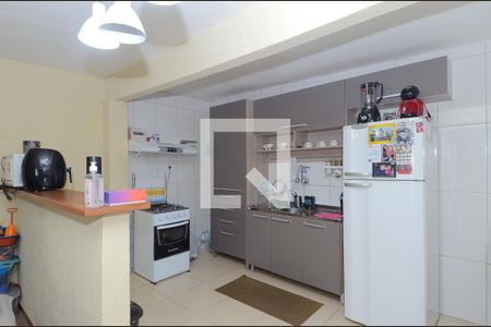 Casa à venda com 150m², 5 quartos e 2 vagas Casa à venda com 150m², 5 quartos e 2 vagasCozinha - Edícula