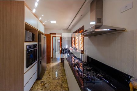 Casa para alugar com 500m², 6 quartos e 4 vagas Casa para alugar com 500m², 6 quartos e 4 vagasCozinha