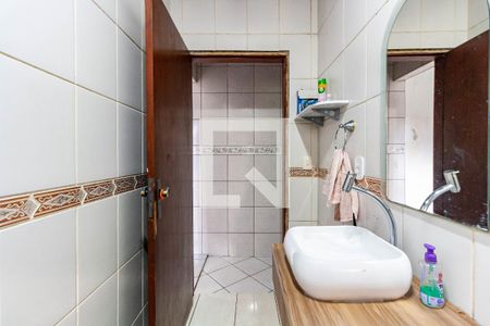 Casa à venda com 182m², 5 quartos e 3 vagas Casa à venda com 182m², 5 quartos e 3 vagasBanheiro 2