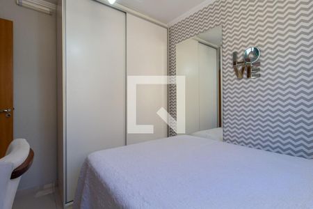 Quarto 2 de apartamento para alugar com 2 quartos, 52m² em Fanny, Curitiba