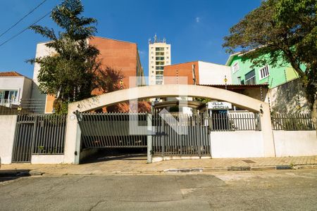 Casa de condomínio à venda com 190m², 3 quartos e 2 vagas Casa de condomínio à venda com 190m², 3 quartos e 2 vagasFachada