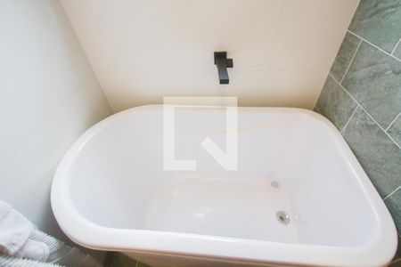 Casa à venda com 200m², 2 quartos e 2 vagasBanheira