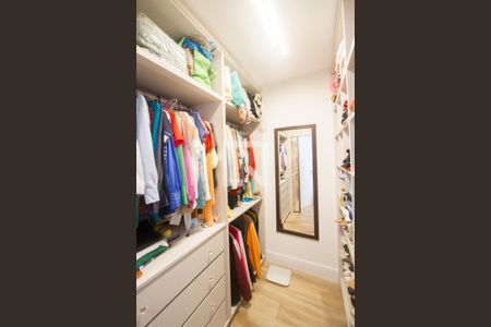 Casa à venda com 200m², 2 quartos e 2 vagasCloset Suíte