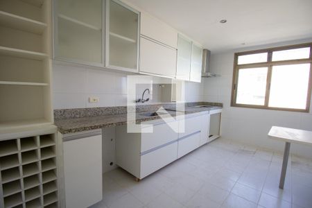 Apartamento à venda com 182m², 4 quartos e 3 vagasCozinha