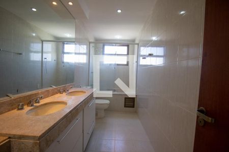 Apartamento à venda com 182m², 4 quartos e 3 vagasBanheiro da Suíte 1