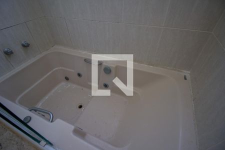 Apartamento à venda com 182m², 4 quartos e 3 vagasBanheiro da Suíte 1