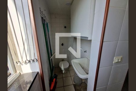 Banheiro de serviço de apartamento à venda com 3 quartos, 69m² em Engenho de Dentro, Rio de Janeiro