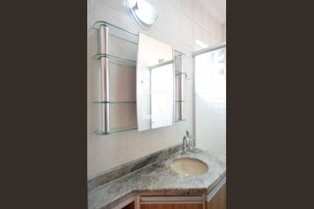 Casa para alugar com 180m², 2 quartos e 2 vagasBanheiro da suite 1