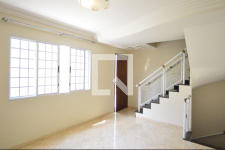 Sala de casa à venda com 2 quartos, 180m² em Vila Invernada, São Paulo