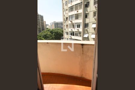 Apartamento para alugar com 120m², 3 quartos e sem vaga Apartamento para alugar com 120m², 3 quartos e sem vagaQuarto 3 varanda