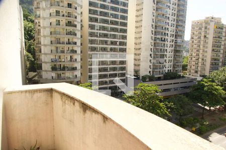 Apartamento para alugar com 120m², 3 quartos e sem vaga Apartamento para alugar com 120m², 3 quartos e sem vagaQuarto 3 varanda