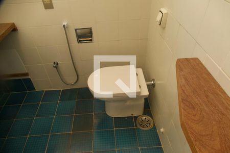 Apartamento para alugar com 120m², 3 quartos e sem vaga Apartamento para alugar com 120m², 3 quartos e sem vagaBanheiro social