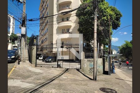Apartamento para alugar com 120m², 3 quartos e sem vaga Apartamento para alugar com 120m², 3 quartos e sem vagaFachada