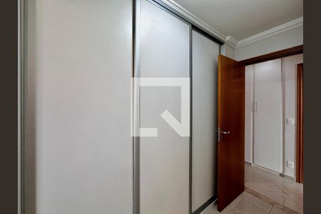 Apartamento à venda com 127m², 3 quartos e 3 vagasCloset Suíte 2