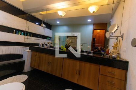 Casa à venda com 635m², 4 quartos e 4 vagasBanheiro da Suíte 4