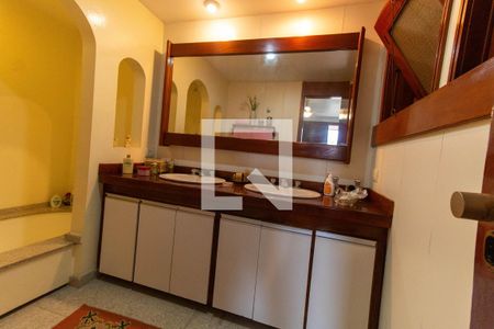 Casa à venda com 635m², 4 quartos e 4 vagasBanheiro da Suíte 3