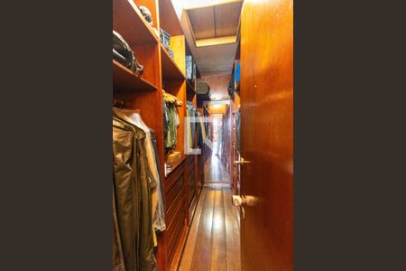 Casa à venda com 635m², 4 quartos e 4 vagasCloset da Suíte 4