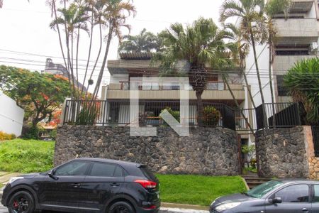 Casa à venda com 635m², 4 quartos e 4 vagasFachada