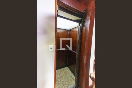 Casa à venda com 635m², 4 quartos e 4 vagasElevador