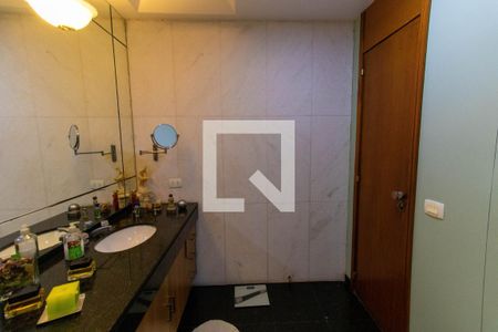 Casa à venda com 635m², 4 quartos e 4 vagasBanheiro da Suíte 4