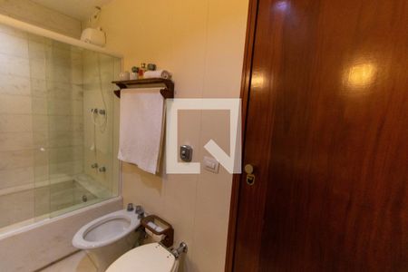 Casa à venda com 635m², 4 quartos e 4 vagasBanheiro da Suíte 1