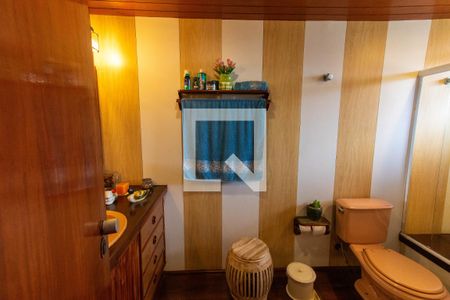 Casa à venda com 635m², 4 quartos e 4 vagasBanheiro da Suíte 2