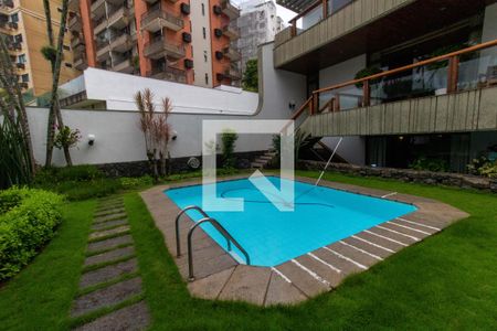 Casa à venda com 635m², 4 quartos e 4 vagasPiscina