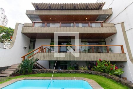 Casa à venda com 635m², 4 quartos e 4 vagasFachada