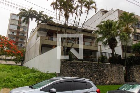 Casa à venda com 635m², 4 quartos e 4 vagasFachada