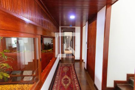 Casa à venda com 635m², 4 quartos e 4 vagasCorredor 