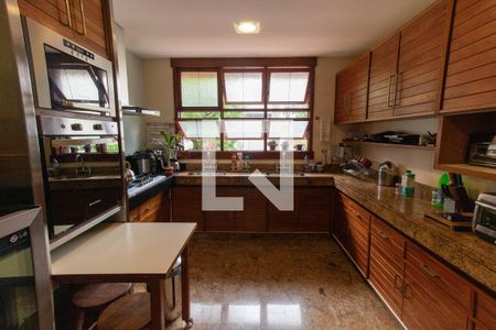 Casa à venda com 635m², 4 quartos e 4 vagasCozinha 1