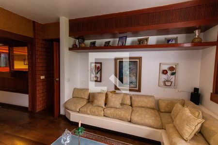 Casa à venda com 635m², 4 quartos e 4 vagasSala