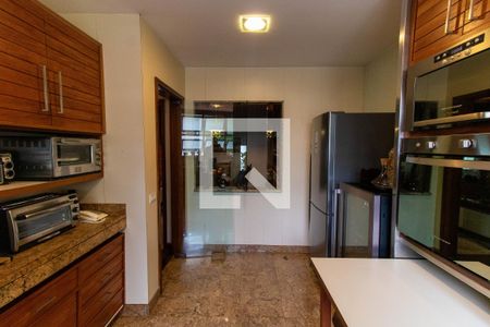 Casa à venda com 635m², 4 quartos e 4 vagasCozinha 1