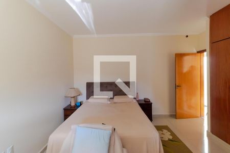 Casa à venda com 205m², 4 quartos e 1 vagaSuíte