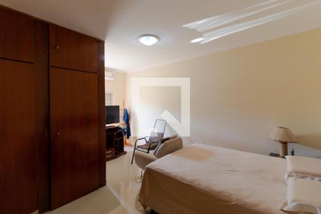 Casa à venda com 205m², 4 quartos e 1 vagaSuíte