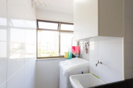 Apartamento à venda com 92m², 3 quartos e 2 vagas Apartamento à venda com 92m², 3 quartos e 2 vagasCozinha e Área de Serviço