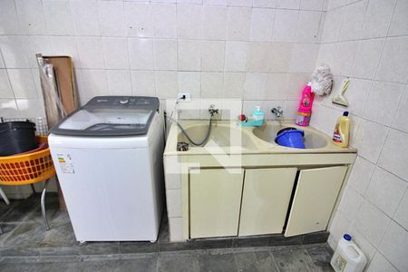 Casa à venda com 379m², 5 quartos e 6 vagasLavanderia