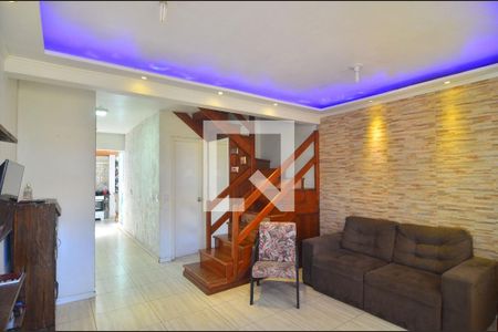 Sala de casa de condomínio à venda com 3 quartos, 89m² em Rio Branco, Canoas