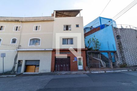 Casa para alugar com 301m², 2 quartos e 1 vaga Casa para alugar com 301m², 2 quartos e 1 vagaFachada