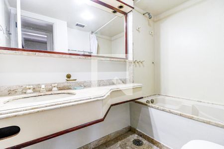 Banheiro de apartamento à venda com 1 quarto, 36m² em Cidade Monções, São Paulo