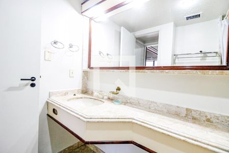 Banheiro de apartamento à venda com 1 quarto, 36m² em Cidade Monções, São Paulo