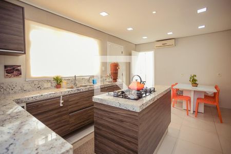 Casa à venda com 413m², 3 quartos e 4 vagas Casa à venda com 413m², 3 quartos e 4 vagasCozinha