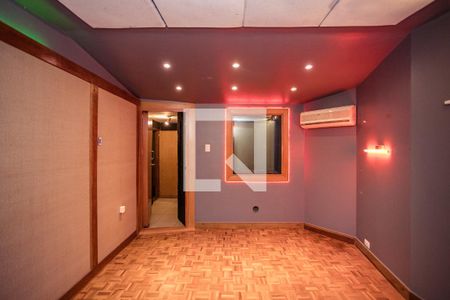 Casa à venda com 413m², 3 quartos e 4 vagas Casa à venda com 413m², 3 quartos e 4 vagasSala 1