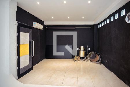 Casa à venda com 413m², 3 quartos e 4 vagas Casa à venda com 413m², 3 quartos e 4 vagasSala 8