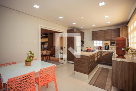 Casa à venda com 413m², 3 quartos e 4 vagas Casa à venda com 413m², 3 quartos e 4 vagasCozinha