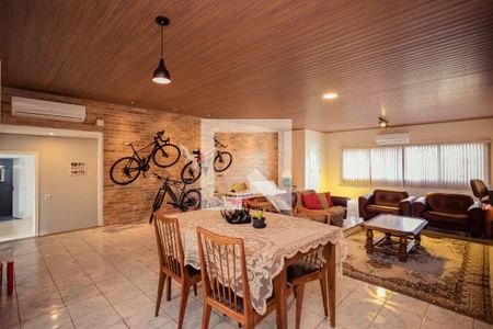 Sala de casa à venda com 3 quartos, 413m² em Jardim Itu, Porto Alegre