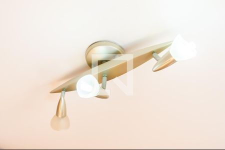 Apartamento à venda com 58m², 2 quartos e 1 vaga Apartamento à venda com 58m², 2 quartos e 1 vagaDetalhe Luminária